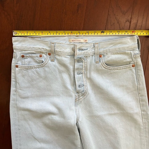 Levi's Wedgie Straight high rise one knee cutoff Jeans 29 x 28 light denim nwot - Picture 6 of 12
